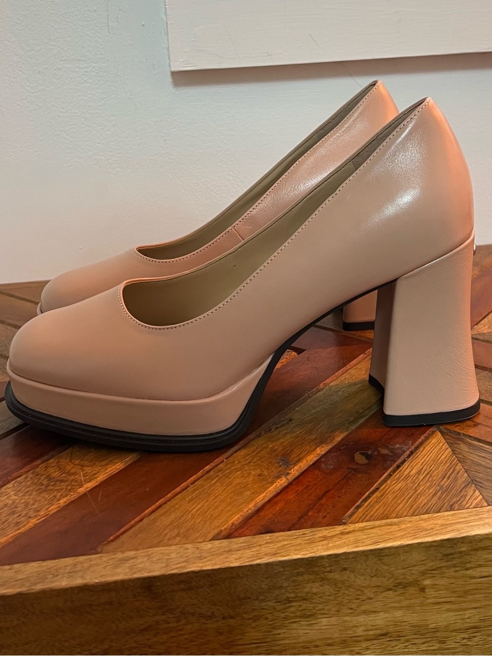 *Mint Condition* Coach Sculpted C Block Pump in Nude 7.5
